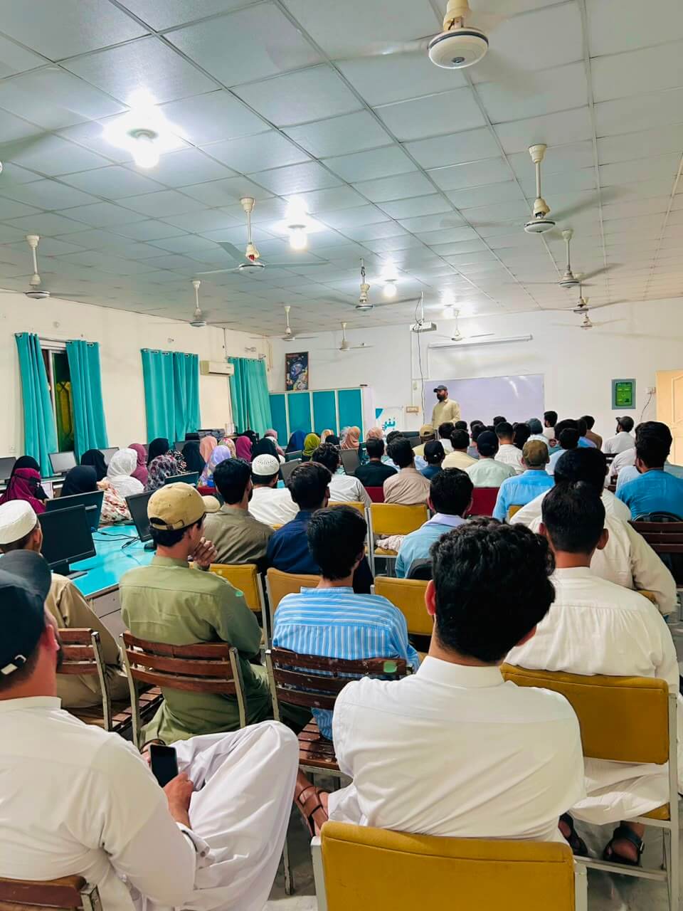 Hunar Tehreek training class in session — photo 25